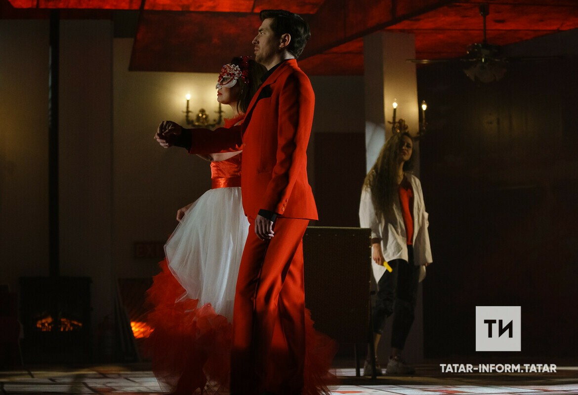 Тинчурин театры “Мәдинә” спектаклен премьера алдыннан беренче тамашачыларга күрсәтте