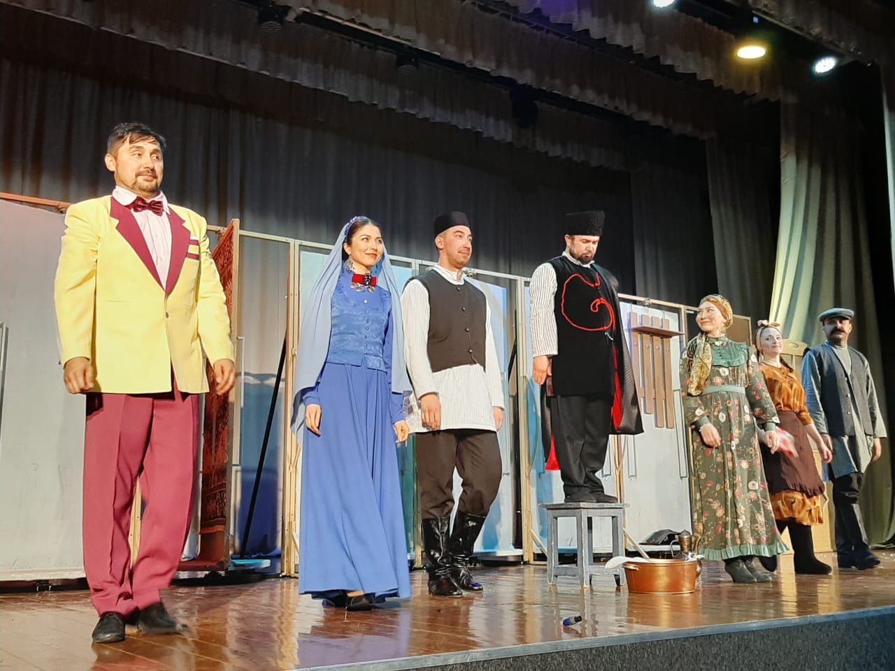 Театр Тинчурина в Апастово показал спектакль «Беренче театр»