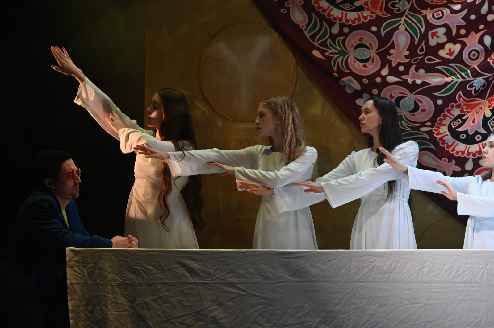 Тинчурин театрында “Ал яулык, зәңгәр шәл” спектакленең премьерасы үтте