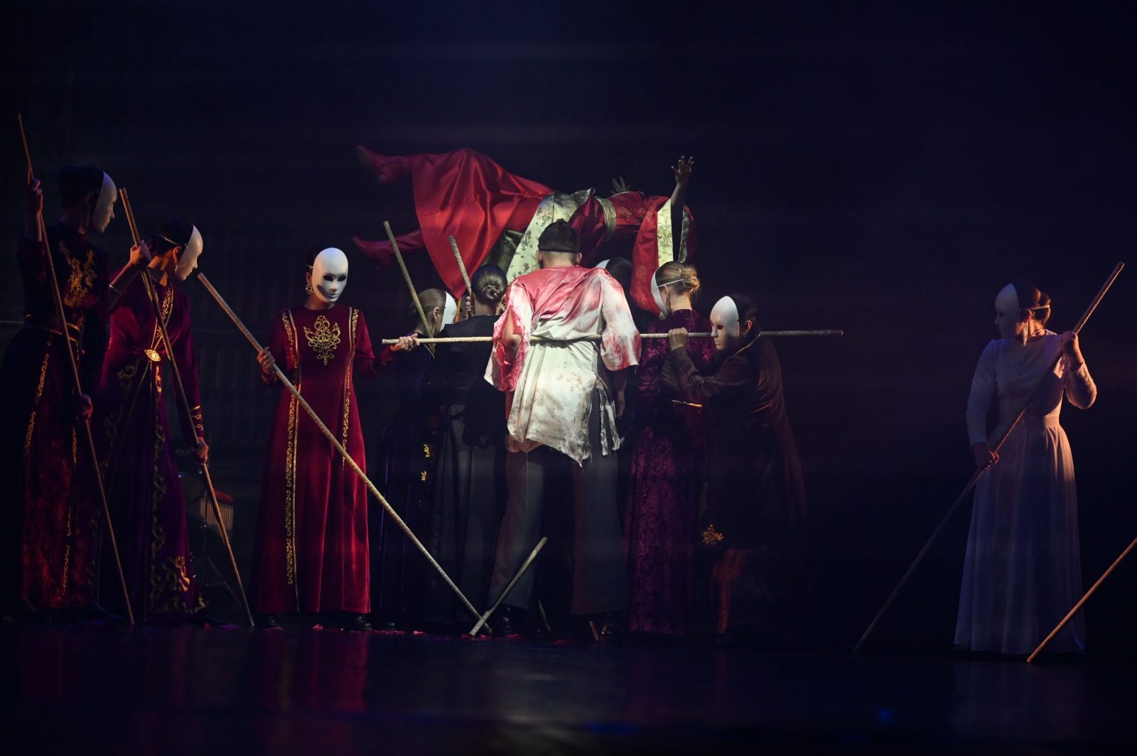 “Хан кызы Турандык” музыкаль трагикомедиясе премьерасыннан фоторепортаж (2 көн)