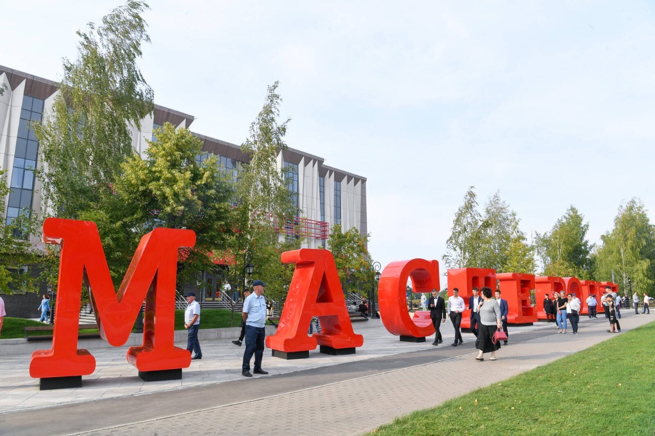 Президент Татарстана принял участие в открытии Русского драмтеатра «Мастеровые» в Набережных Челнах