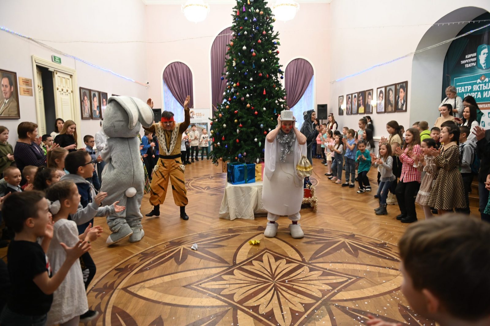В Тинчуринском театре прошло новогоднее представление для детей мобилизованных