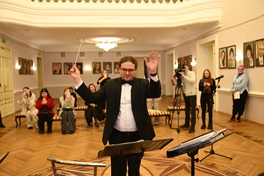 В театре Тинчурина состоялся пресс-тур для журналистов и блогеров по случаю 35-летнего юбилея оркестра театра